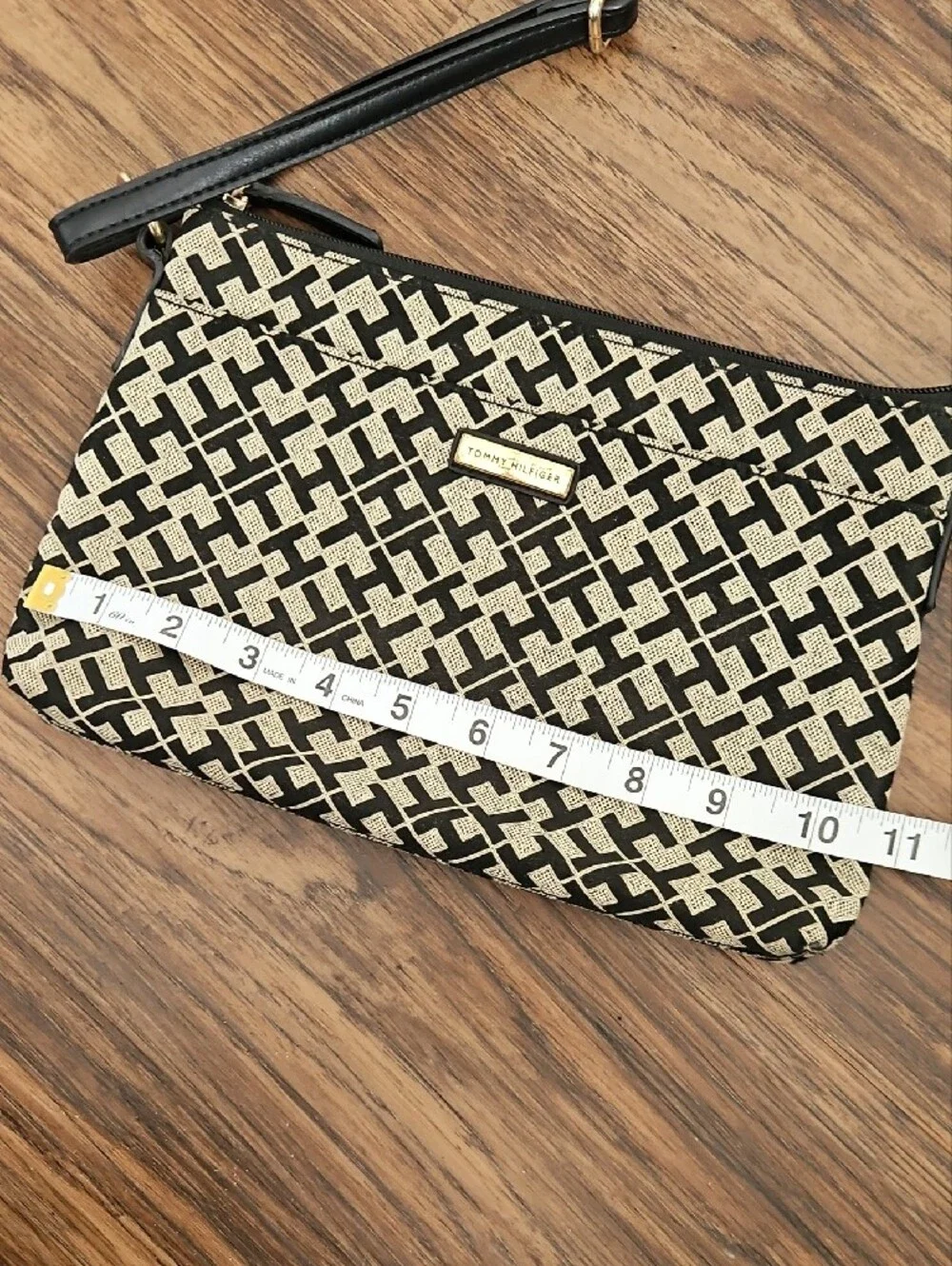Tommy Hilfiger Monogram Crossbody Purse Black Cream Zip Top Bag